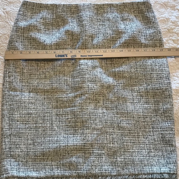 Beautiful Calvin Klein black, gray, black & white lined tweed midi skirt (12) - Picture 5 of 15